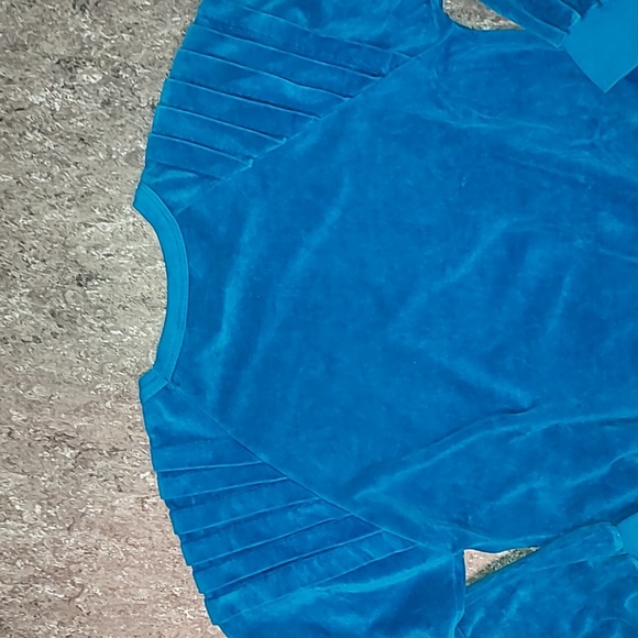 Vintage. Made in USA. Oscar de la Renta. Active. Velour. Crewneck. Women's M - Picture 15 of 16